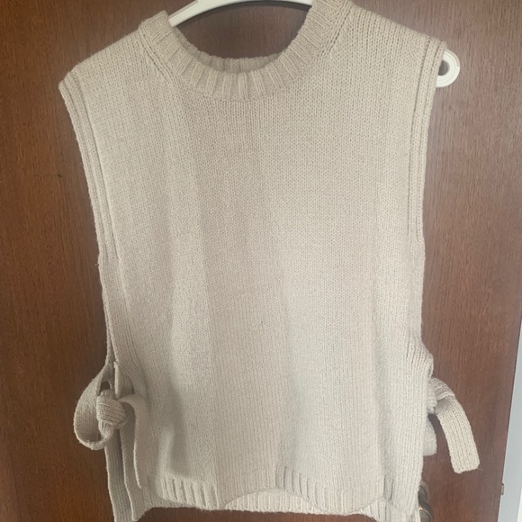 Knit vest with side ties - Picture 3 of 4